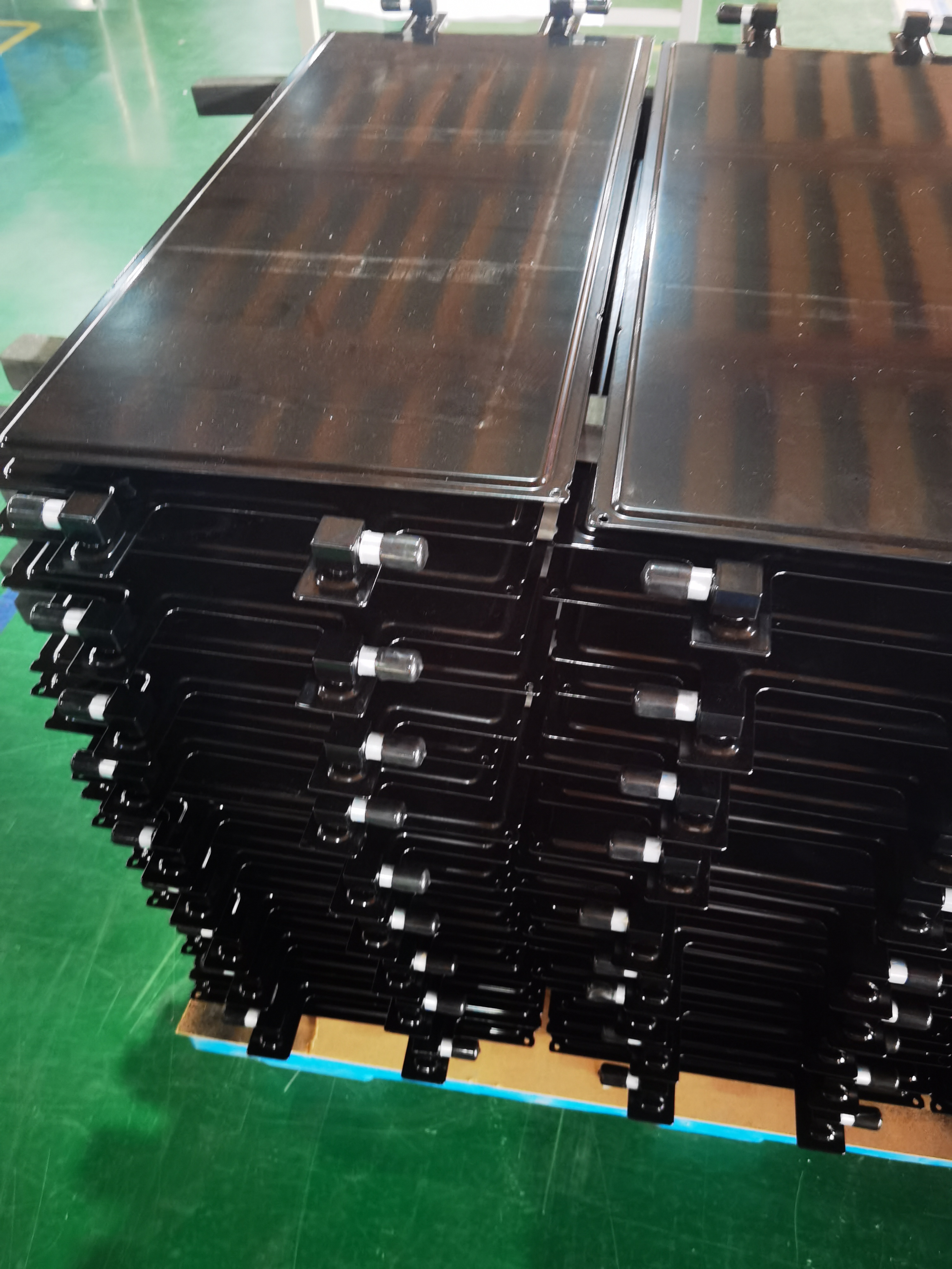 Heat exchanger for motor cooling device of new energy vehicle