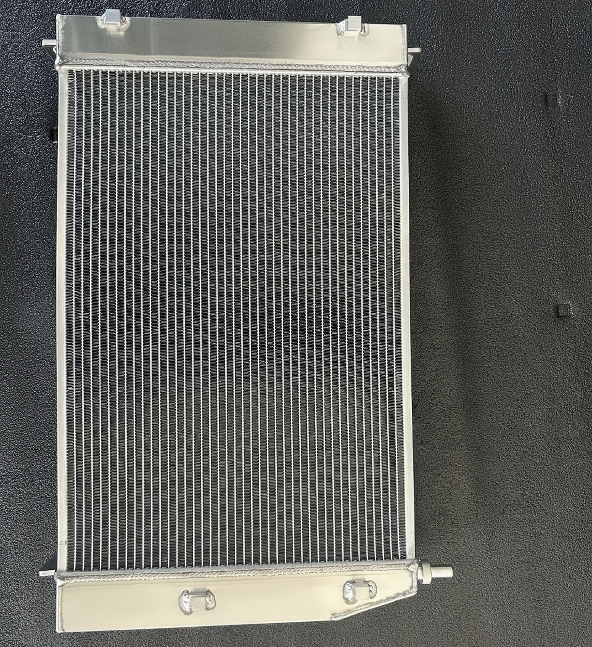 HOW DOES A CAR RADIATOR WORK?